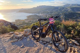 Experiencia en bicicleta de montaña eléctrica en el Parque Nacional Cassis con guía virtual