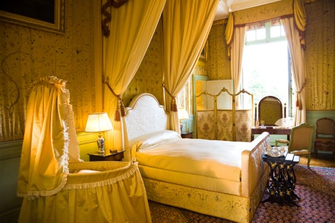 photo of birth room from Château de Cheverny in France.