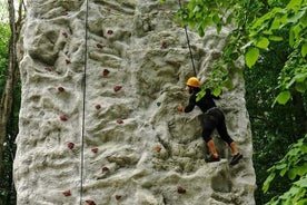 Parque de aventuras Escalada Equitación Paint ball Tirolesa y más