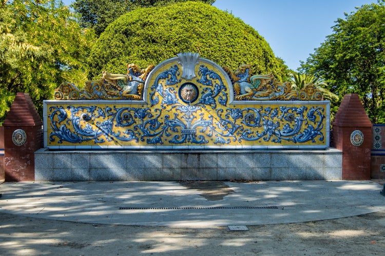 Photo of ceramic fountain of Talavera de la Reina in the meadow gardens, in Talavera de la Reina, province of Toledo, Spain.