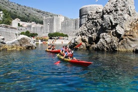 Aventura de esnórquel y kayak en el mar en Dubrovnik (diurno o al atardecer) + aperitivo y agua