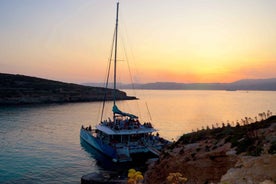 Malta: Kvöldsigling um Blue Lagoon á katamaran