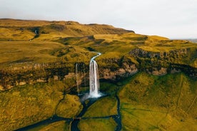 Tour de fuego y hielo por la costa sur: cascadas, glaciares y espectáculo de lava