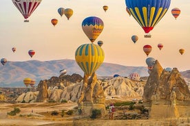 Excursión de 2 días, 1 noche, por Capadocia desde en avión con paseo en globo opcional