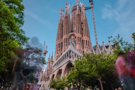 Photo Walking Tour Sagrada Familia and Gaudí in Barcelona