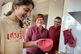 Authentiek zelfgemaakt Turks ontbijt koken met lokale vrienden