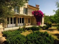 Maison lumineuse et spacieuse avec jardin arboré