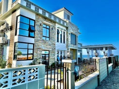 REEF HOUSE BACNOTAN White sand beach front with Private Swimming pool