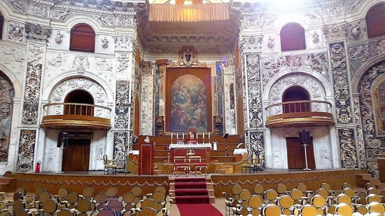 photo of view of Altare maggiore Chiesa del Santissimo Salvatore, Bologna, Italy.