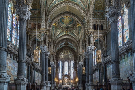 The nave of the upper church.