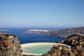 Vulkanischer Whirlpool mit Blick auf die Caldera für ultraromantische Paare