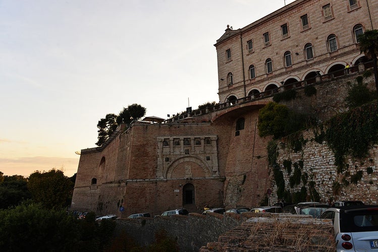 1024px-Rocca_Paolina_a_Perugia.jpg