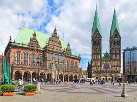 Photo of beautiful panoramic view of historic Bremen Market Square in the center of the Hanseatic City of Bremen with The Schuetting and famous Raths buildings on a sunny day with blue sky in summer, Germany.