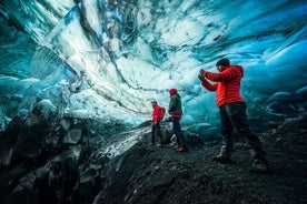 Tesori di cristallo di Vatnajökull: Avventura nella grotta di ghiaccio