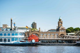 Hamburg: 1-Hour Harbor Sightseeing Cruise with HafenCity