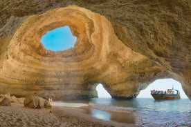 Albufeira: 2.5-Hour Benagil Caves & Dolphin Watching