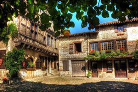 Visite privée d'une journée complète de Pérouges et d'Annecy au départ de Lyon avec prise en charge à l'hôtel