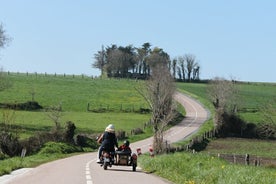 Tour privado de medio día en sidecar por la costa de las flores de Deauville y Honfleur