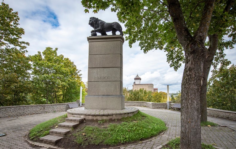 Photo of Swedish lion statue in Narva, Estonia.