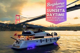 Istanbul: kleine groepscruise bij zonsondergang of dag op jacht met snacks