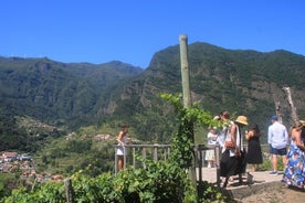 Bestselling Wine Tour, Tasting Experience & Skywalk 4x4 Adventure