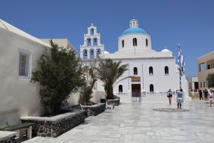 Photo of beautiful White architecture of Oia village on Santorini island, Greece.