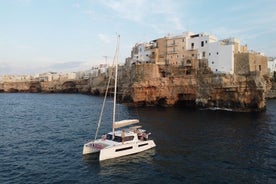 Leiðsögn með Catamaran með fordrykk frá Polignano a Mare