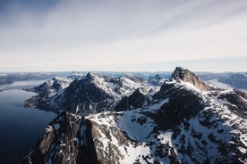 Caminhada na Montanha Quassussuaq