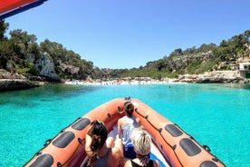 Båttur från Cala Figuera till Calo de Moro, S'almonia, Cala Màrmols. Mallorca.