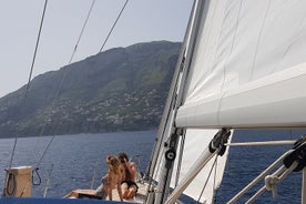 Tour de voile en petit groupe sur la côte amalfitaine avec apéritif