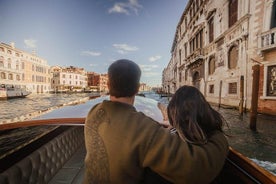 Tour privado en barco por el Gran Canal, Murano y Burano 6 horas