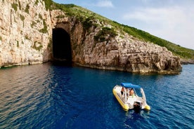 학시 알리 동굴(Haxhi Ali Cave) 및 카라부룬 해변(Karaburun Beach)으로 향하는 Vlore 개인 쾌속정 투어