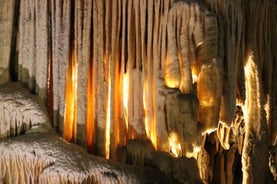 Viagem de um dia: Visite a Caverna Postojna e o glorioso castelo Predjama