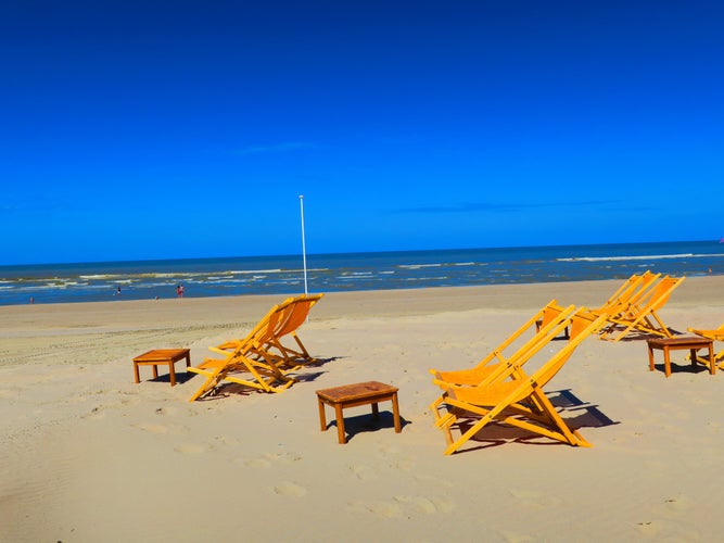 YELLOW DECKCHAIR ON THE BEACH OF THE TOUQUET , PAS DE CALAIS , HAUTS DE FRANCE , FRANCE