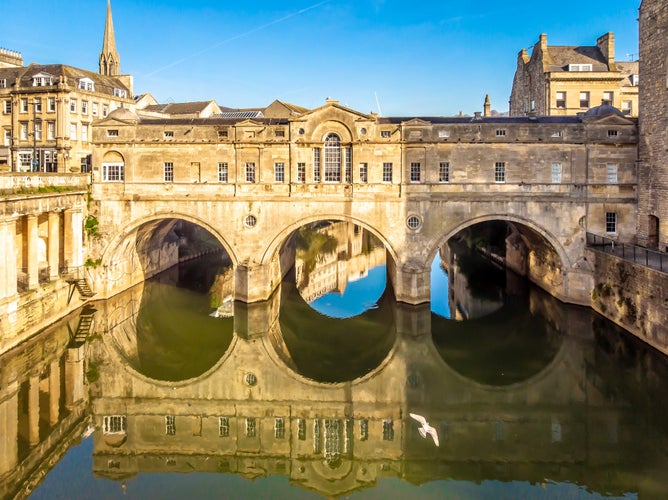 Photo of the Pulteney Bridge River Avon in Bath, England.