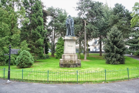 Inside the Stranmillis Rd gate of Belfast's Botanic Gardens is a statue of Belfast-born William Thomson (Lord Kelvin) who helped lay the foundation of modern physics and who invented the Kelvin scale.