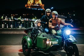 Tour romantico e privato di Parigi di notte su un Sidecar Ural