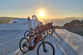 Santorini rafhjólaupplifun í sólsetursferð