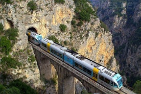 Viaje de un día en tren desde Salónica a Meteora