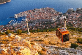 Tour combinato di Dubrovnik: giro in funivia sul Monte Sergio e tour della città vecchia