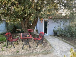 STUDIO Havre de paix au pont du gard Piscine et Jacuzzi chez Valerie Payre