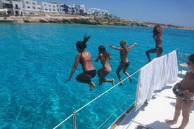 Viagem privada em um catamarã de Naxos à parte sul da ilha