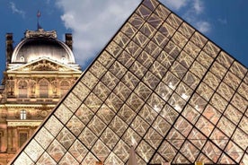 París: Aðgangsmiði að Louvre-safninu og sigling á Signu