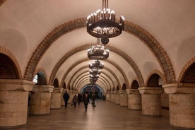 Kyiv Metro Private Tour - Høydepunkter på T-banestasjonene