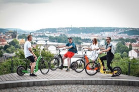 Praha E-Scooter Small Group Tour med middelaldersk klosterbesøk