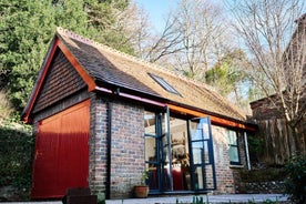 Tiny Cottage with Terrace & Parking, Central Lewes