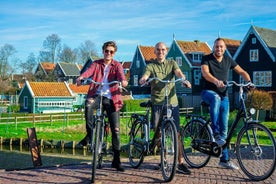 Volendam: E-bike rental with suggested countryside- and fisherman village route