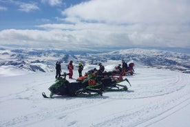 冰岛南部的高地雪地摩托之旅