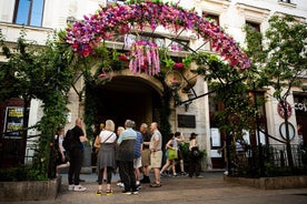 Budapest Ruin Bars: Evening Walking Tour with Drinks & Snacks