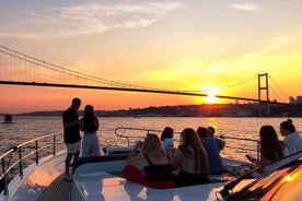 Crociera al tramonto sul Bosforo su yacht di lusso